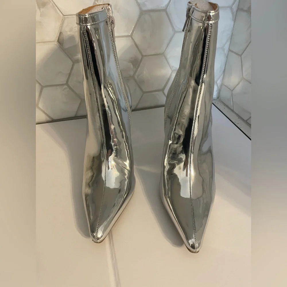 Wild Diva Lounge Silver Metallic Pointed Toe Bootie Size 7 M ‘Sultry’ Ankle High